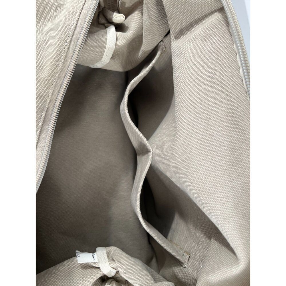 Lo & Sons Cataline Deluxe Small Weekender Bag / Duffel in Dove Grey - Picture 8 of 15